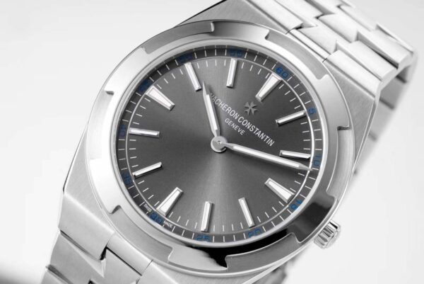 Overseas Grey Dial Ref: 4500V - Image 3