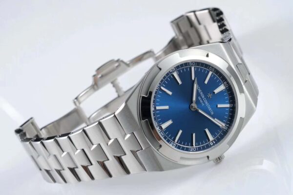 Overseas Blue Dial Ref: 4500V/110A-B128 - Image 3