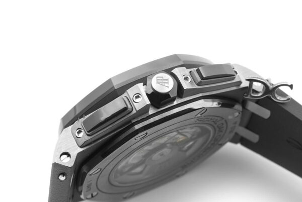 Royal Oak Offshore Novelty 44mm Titanium 26400IO SIHH - Image 4