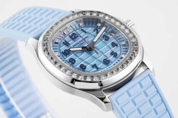 Aquanaut Luce 5072G-001 Blue MOP Dial in Grey Gold - Image 5