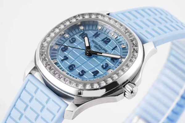 Aquanaut Luce 5072G-001 Blue MOP Dial in Grey Gold - Image 3