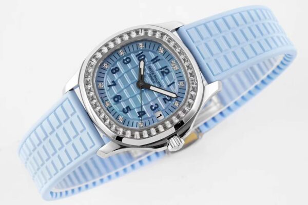 Aquanaut Luce 5072G-001 Blue MOP Dial in Grey Gold - Image 2