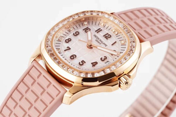 Aquanaut Luce 5072R MOP Dial in Rose Gold - Image 2