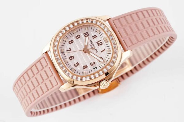 Aquanaut Luce 5072R MOP Dial in Rose Gold - Image 3