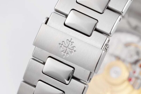 Nautilus Jumbo 5711/1A-011 White Dial with Diamond Bezel - Image 8