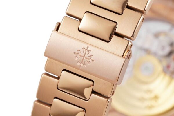 Nautilus Chronograph 5980/1R in Rose Gold - Image 4