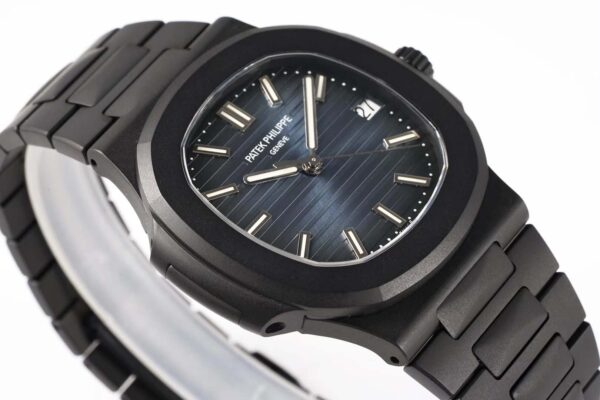 Nautilus Jumbo 5711 ‘Black Venom Limited Edition’ Blue Dial - Image 3