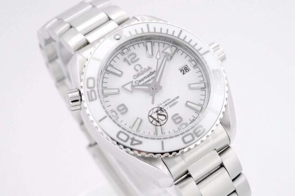 Seamaster Planet Ocean 600M Co-Axial Master Chronometer White Dial 39.5mm on Bracelet - Image 2
