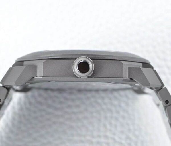 Octo Finissimo Grey Dial - Image 9