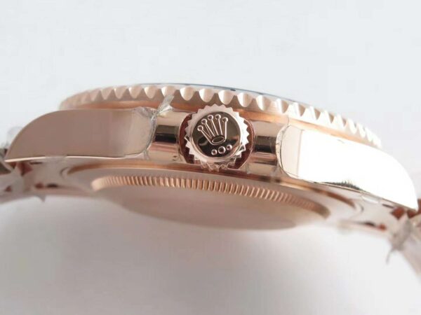 GMT Master II 126715 CHNR “Rootbeer” in Rose Gold - Image 7