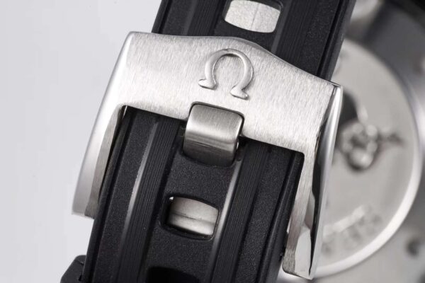 Seamaster Diver 300m Chronograph Black Dial on Rubber Strap - Image 6
