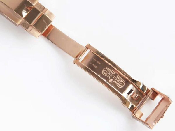 GMT Master II 126715 CHNR “Rootbeer” in Rose Gold - Image 9