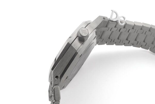 Royal Oak 41mm 15402 Full Diamond Paved In White Gold on Bracelet - Image 9