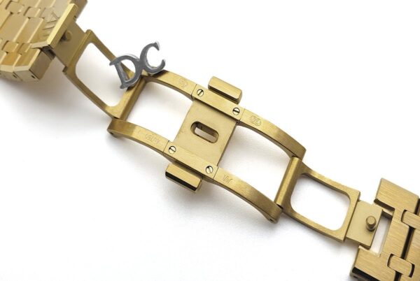 Royal Oak Self-Winding Chronograph White Dial in Yellow Gold - Image 8