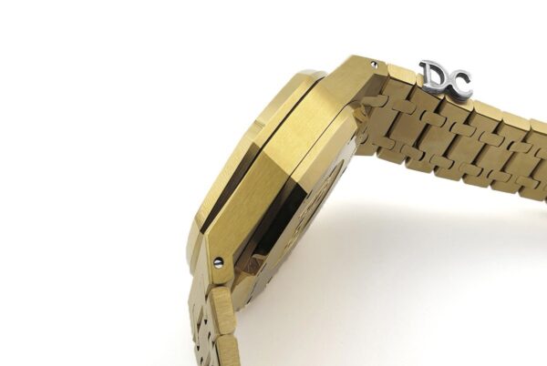 Royal Oak Self-Winding Chronograph White Dial in Yellow Gold - Image 10