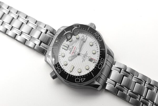 Seamaster Diver 300M Omega Co-Axial Master Chronometer 42mm White Dial with Black Bezel - Image 2