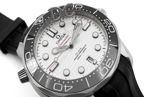 Seamaster Diver 300M Co-Axial Master Chronometer White Dial on Black Rubber Strap - Image 4