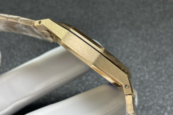 Royal Oak 16202OR 39mm Grey Dial in Rose Gold - Image 6