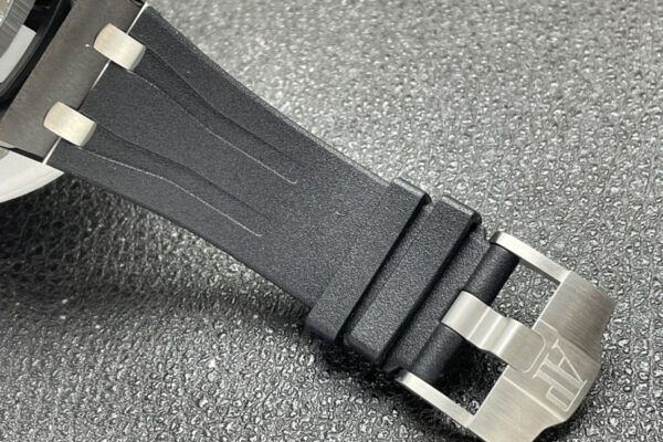 Royal Oak Offshore Novelty 43mm Grey Dial Ref. 26405CG - Image 8