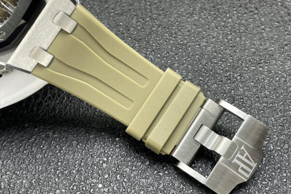 Royal Oak Offshore Novelty 43mm Smoked Light Brown Dial Ref. 26420SO.OO.A600CA.01 - Image 9