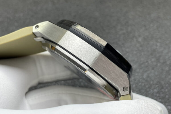 Royal Oak Offshore Novelty 43mm Smoked Light Brown Dial Ref. 26420SO.OO.A600CA.01 - Image 5